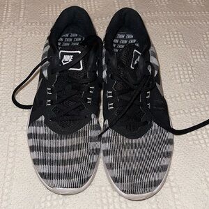 Women’s Nike Flex Trainer 8 Print Training Shoes - Gently Used!